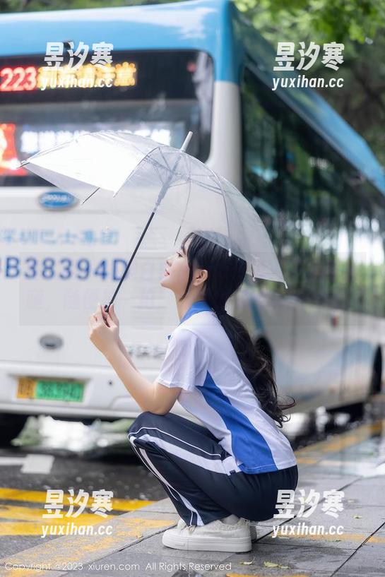 秀人网-白白Alina 秀人网 - 长腿白白Alina传说:不止要拍腿,随便拍一拍,保证也在组队洗衣服!