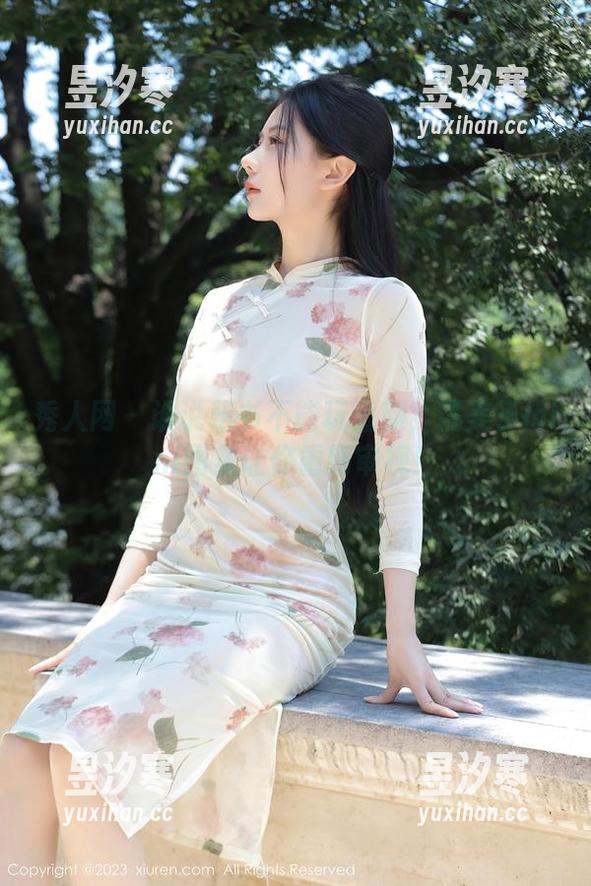 秀人网 - 谁说秘书不能玩童颜？糯美子mini图集让你重新审视！