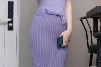 秀人网 – 拿肉丝图包当夜宵？艾希儿的写真让你看得嘴里发馋！