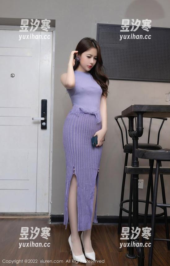 秀人网 - 拿肉丝图包当夜宵？艾希儿的写真让你看得嘴里发馋！