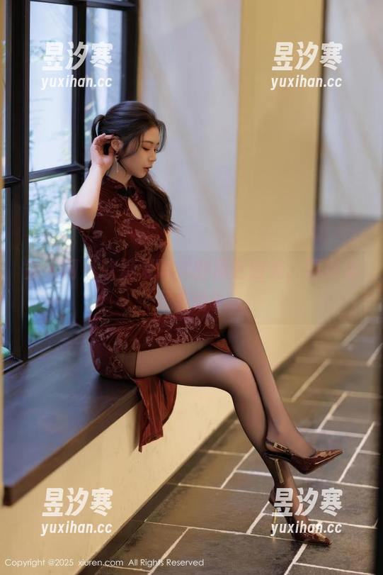 秀人网-软糖爱喝奶 秀人网 - 软糖爱喝奶的黑色时光,图库里藏着啥?