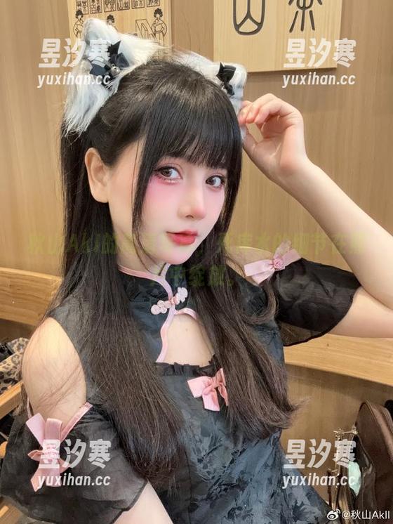 秋山AkI的高清写真，死库水的细节在照片中绽放。