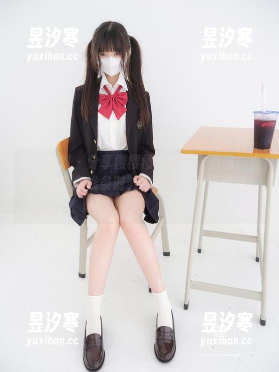 紧急企划-樱樱樱可 紧急企划 - 分享樱樱樱可的泳衣原图:当我看到这条线条时,心里默念着“哇哦”了。