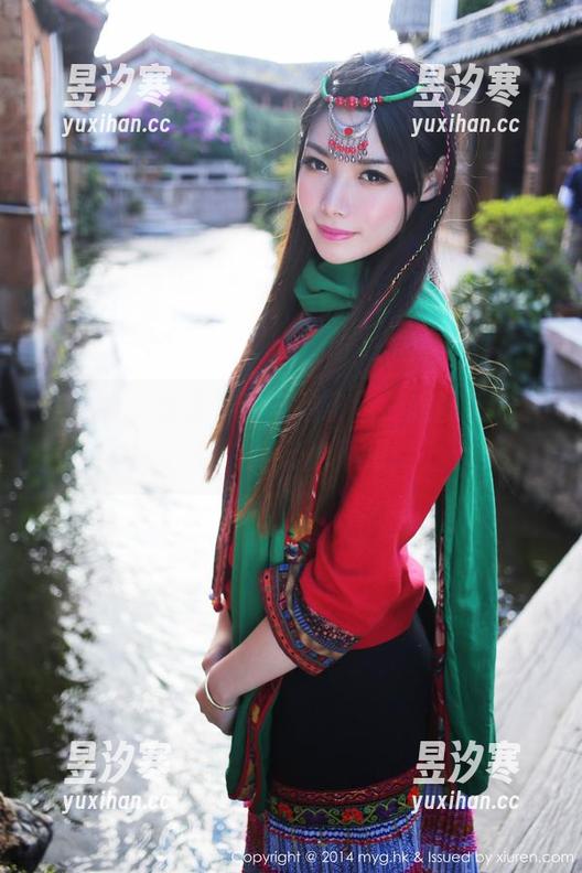 美媛馆 - 当王馨瑶玩起粉色，美图轻松下载，心碎也不怕