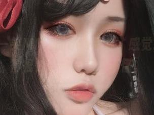 这张芊川一笑MNK的cos图片，感觉2B跟我聊得很愉快，但我听不懂。