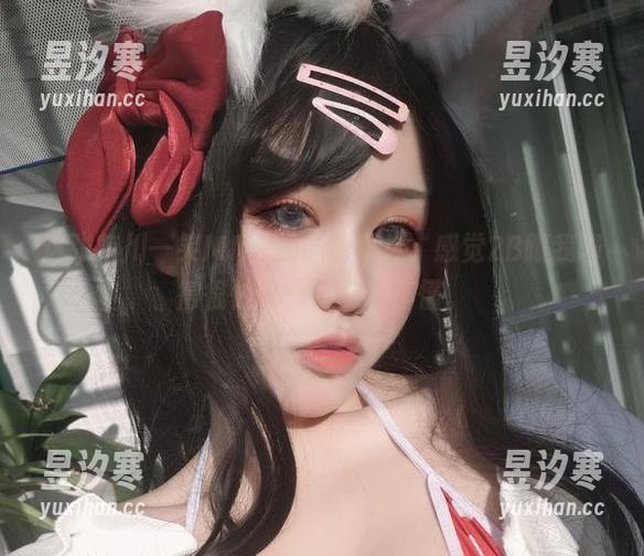 这张芊川一笑MNK的cos图片，感觉2B跟我聊得很愉快，但我听不懂。