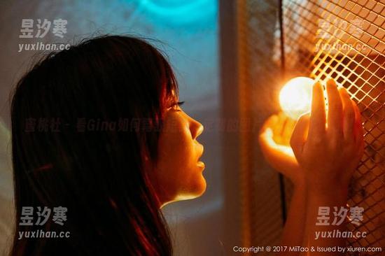 蜜桃社 - 看Gina如何驾驭短裙，定制的图片分分钟撩到人心！