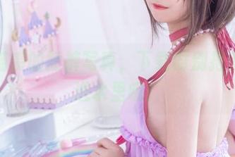 蜜汁猫裘的短裤写真，下载时别把手机掉进水里哦！