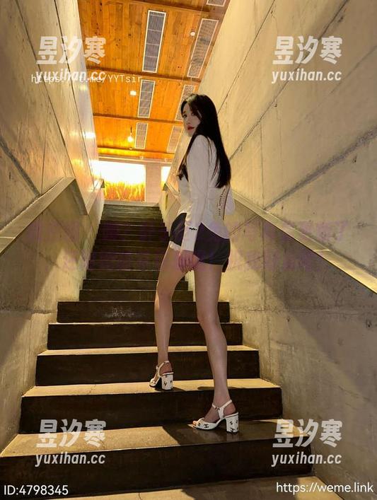 轩子巨2兔 微密圈 - 咦?轩子巨2兔的写真集更新了,还附赠新年快乐呢!祝我好运吧!