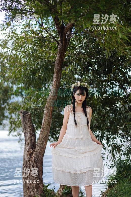 镜酱 白色婚纱?镜酱这组美图让人想问,还有谁敢穿出门。