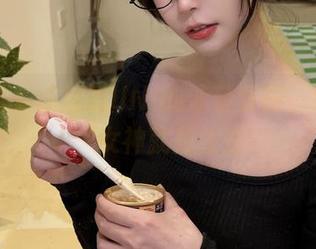 微密圈 – 陈妮妮UNI的泳装套图，别管它，女神就是任性