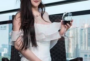 青豆客 – 校服与Lee小棠：私拍原图掀开了一点小心思。