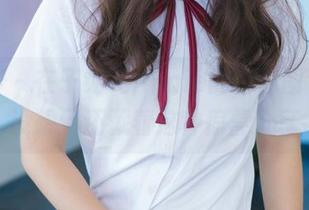 青豆客 – 在子纯儿Annie的白色图包里，没想到还藏着这种惊喜分享