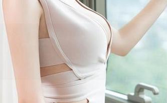 青豆客 – 这是谁的“泳池”作品？尤Una娜的定制元素大概是夏天的狂野吧。