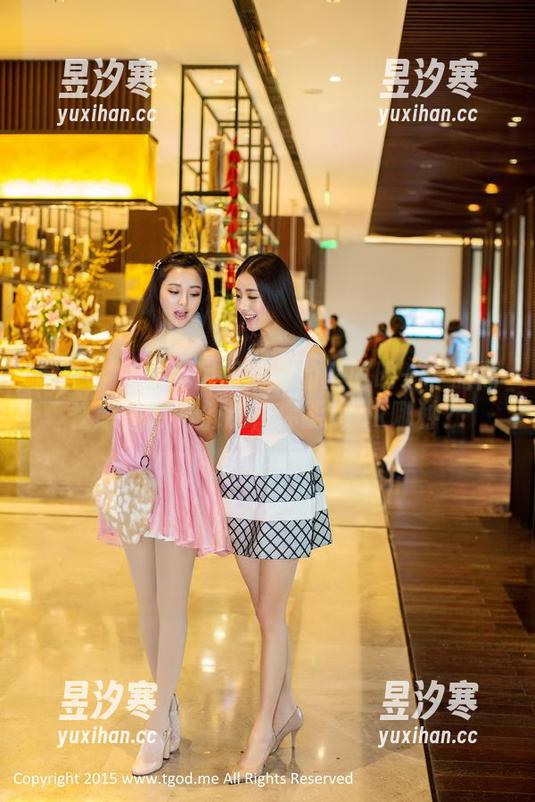 青豆客 - 比基尼图册里的王明明——时而性感，时而俏皮，你能pick哪种？