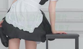 一边看面饼仙儿的水手服照片，一边脑补她的故事，太有意思了。