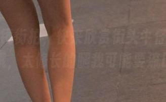免费魔镜街拍，快来欣赏街头牛仔热裤美女，哦，太修长的腿我可能要流口水了