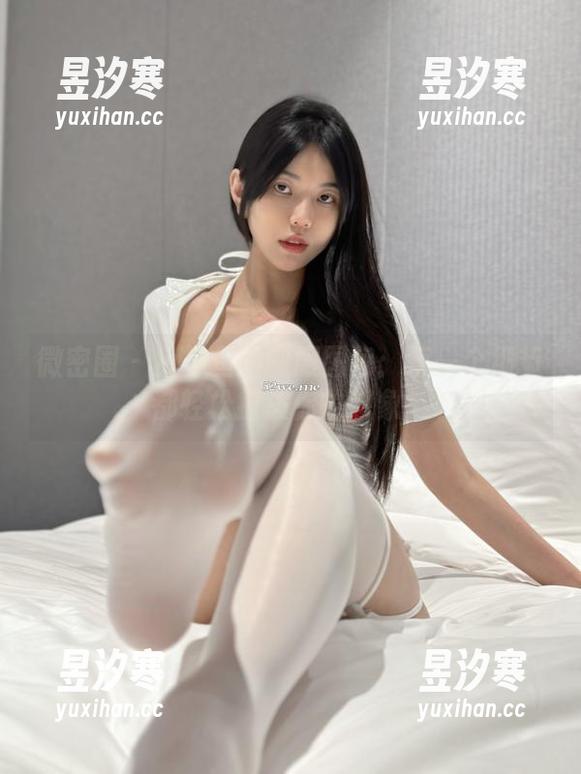微密圈 - 鱼神鱼的制服图包：每一个细节都轻松撩拨你的想象！