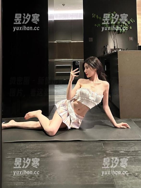 黎允熙baby 微密圈 - 新鲜出炉!黎允熙baby高跟鞋图片,看这姿态,谁能不冒出“我也想试试”的想法?